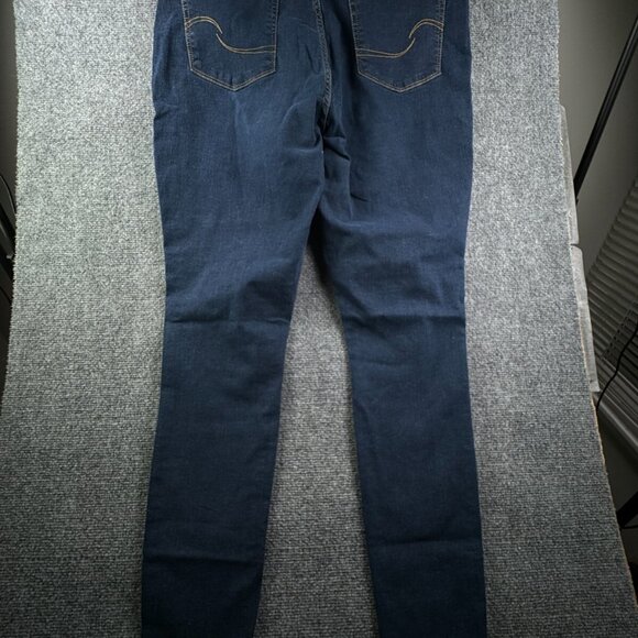 NWT Levi’s Women’s 18W 34x32 Denim Jeans Totally Shaping Skinny Tapered Pants - Picture 11 of 11